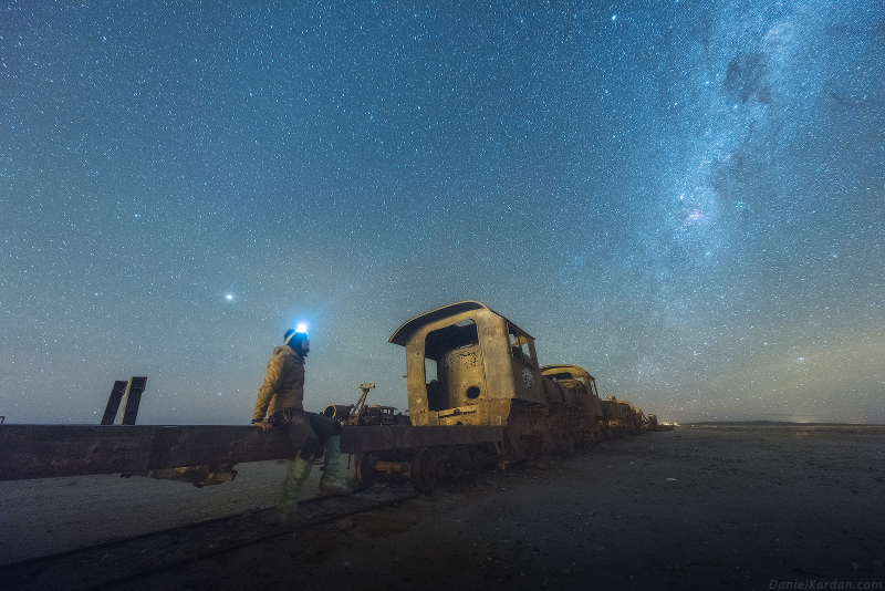 Illustration for article titled Photos of These Bolivian Salt Flats Perfectly Reflect the Night Sky